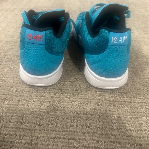 Men’s size 8 Nike shoes - Picture 5 of 6